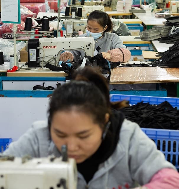 Pourquoi les marques choisissent Yisi Packing comme fabricant de confiance d'étuis EVA personnalisés